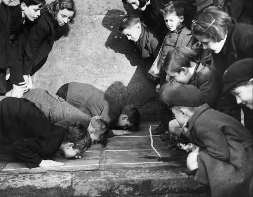 A time when there were no iPads yet, and children played outside.