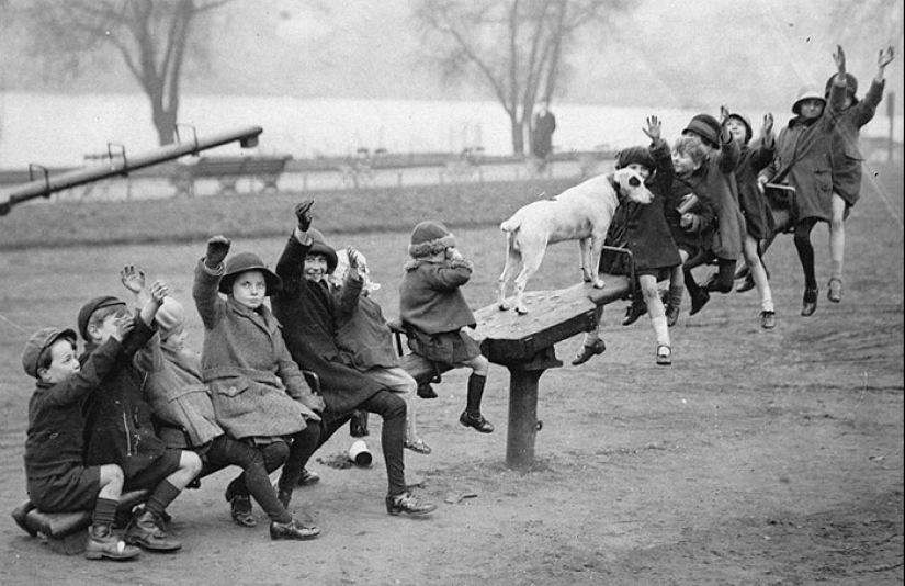 A time when there were no iPads yet, and children played outside.