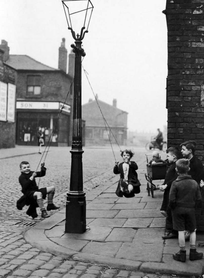 A time when there were no iPads yet, and children played outside.