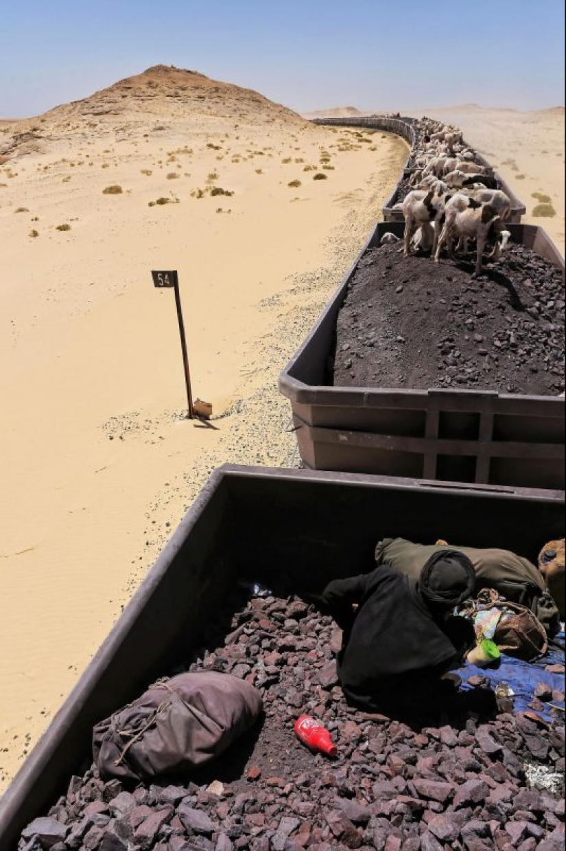 A través del Sahara, en el océano en el tren de carga: extrema viaje en el más largo de trenes en el mundo