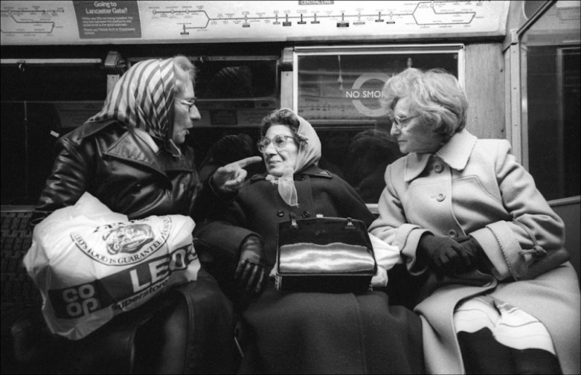 "Abajo de la tubería": Londres un fotógrafo con los años, en silencio, la filmación de los pasajeros del metro