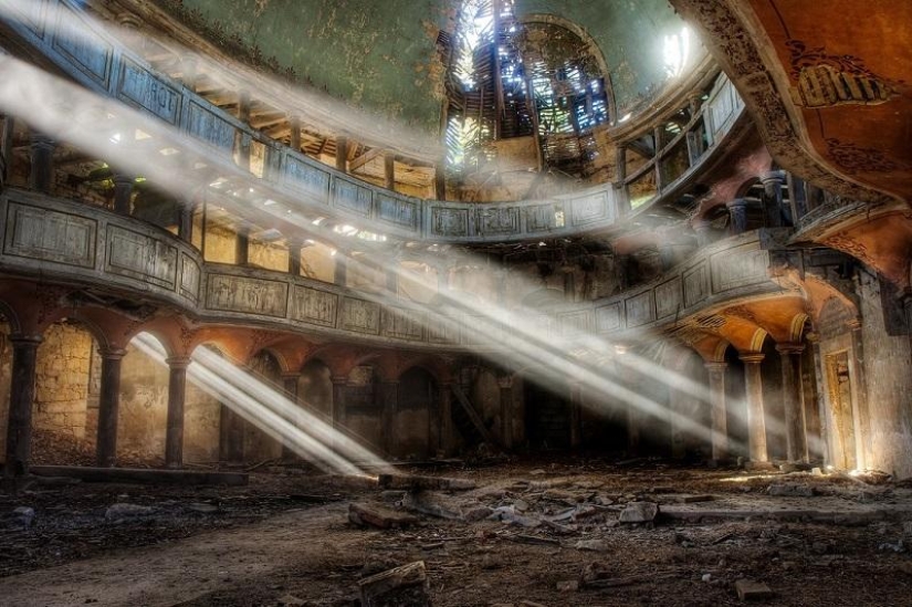 Abandoned places in pictures by Vincent Jansen