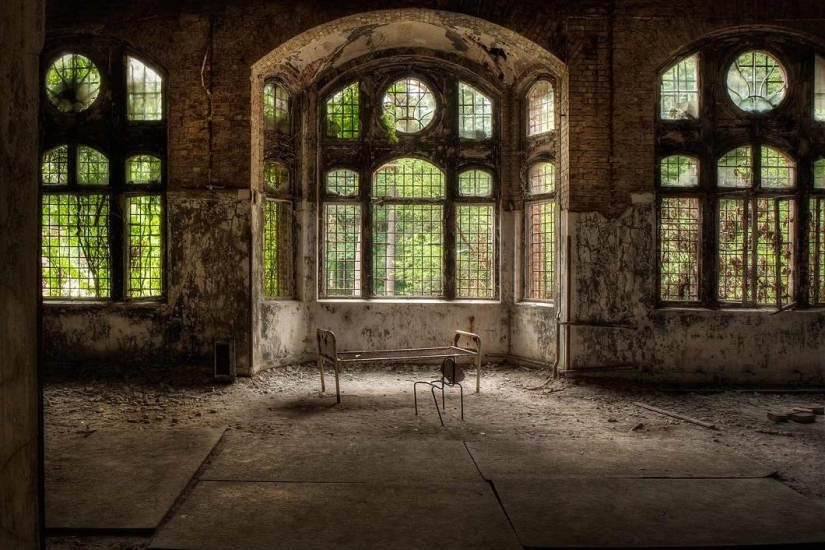 Abandoned places in pictures by Vincent Jansen