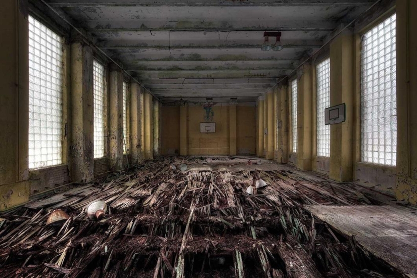 Abandoned places in pictures by Vincent Jansen