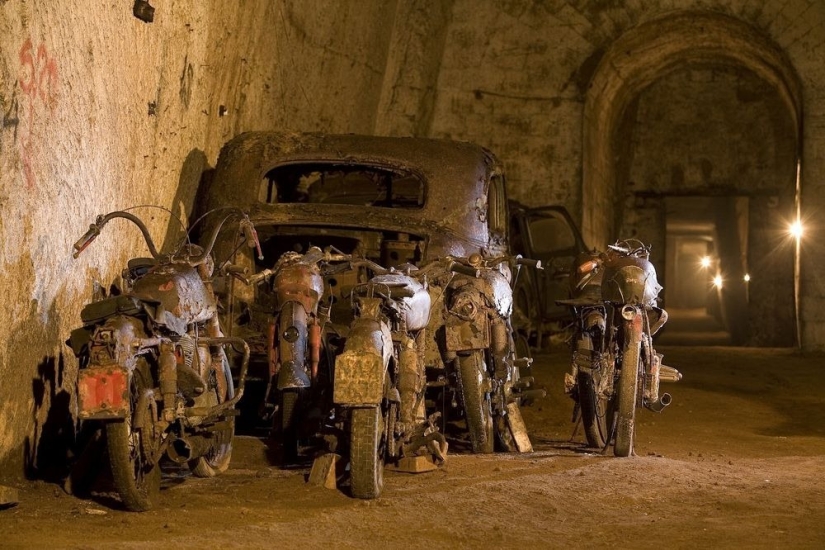 Abandoned tunnel under Naples, which became a crypt for cars