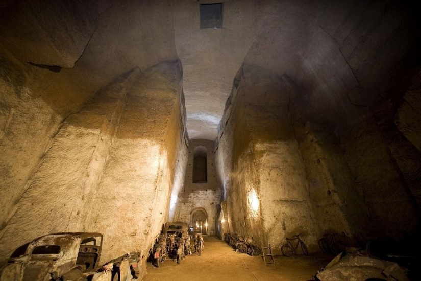 Abandoned tunnel under Naples, which became a crypt for cars