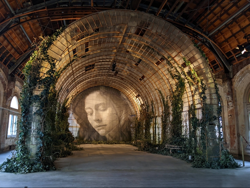 Abandonment as an immersive art: "Time" by street art artist Rone