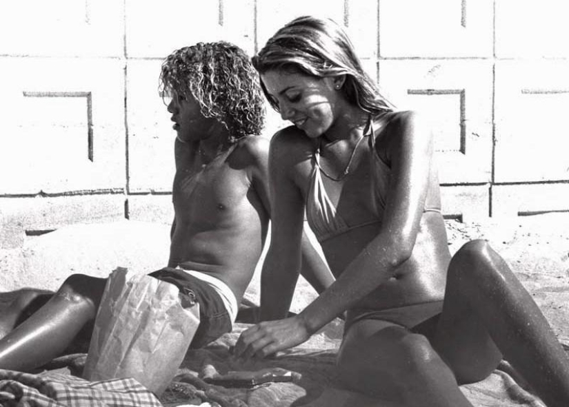 Adolescentes en las playas de California en la década de 1970