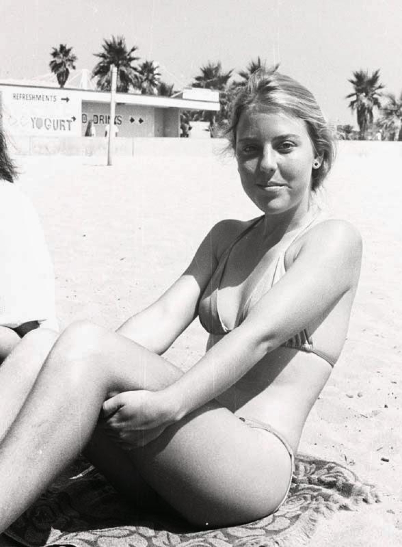 Adolescentes en las playas de California en la década de 1970