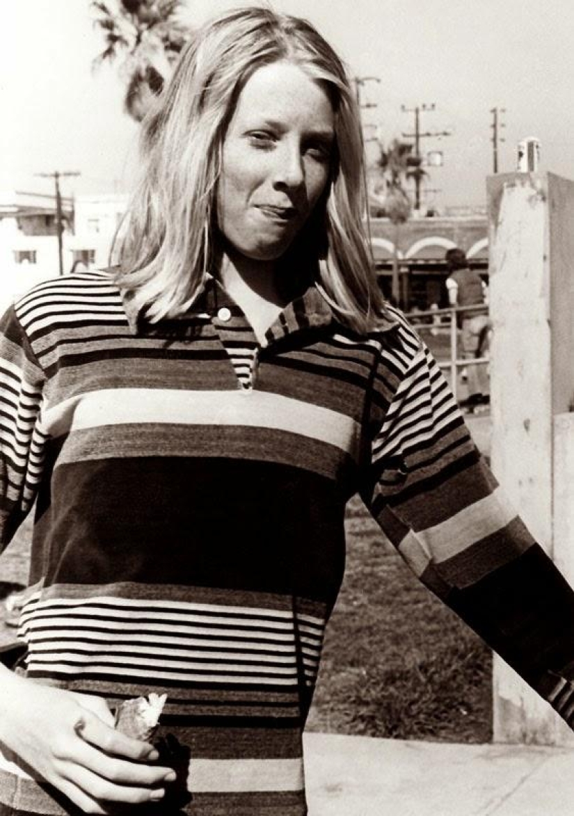 Adolescentes en las playas de California en la década de 1970