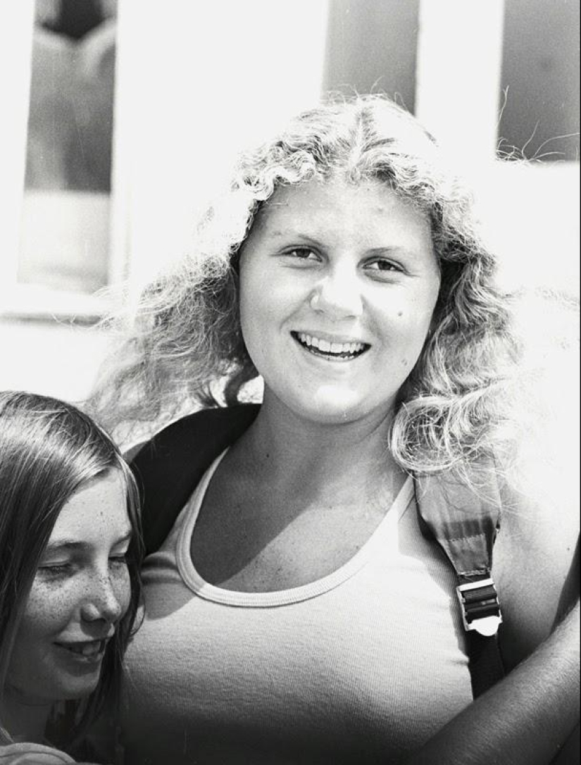 Adolescentes en las playas de California en la década de 1970