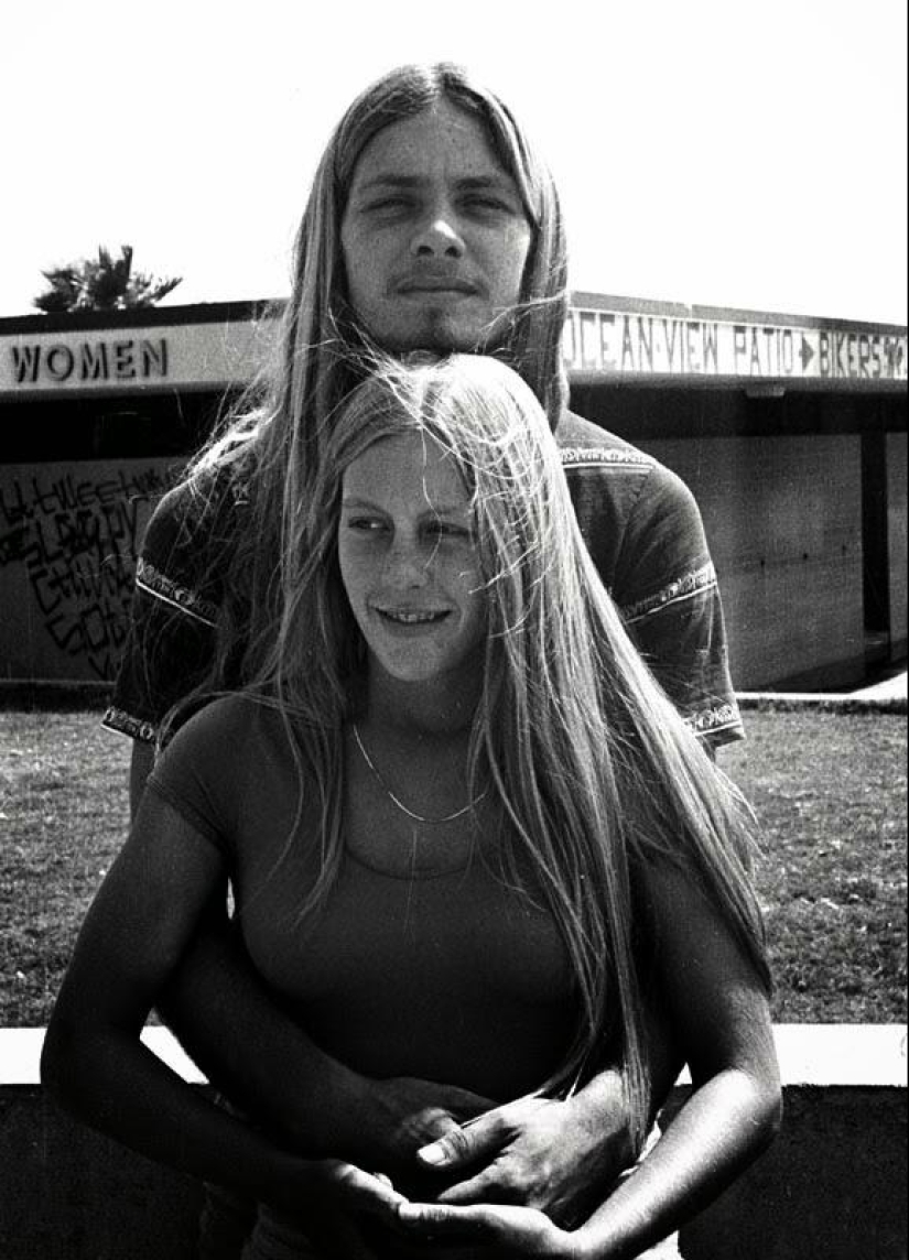 Adolescentes en las playas de California en la década de 1970