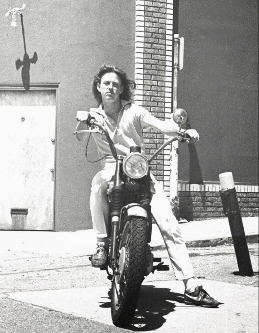 Adolescentes en las playas de California en la década de 1970