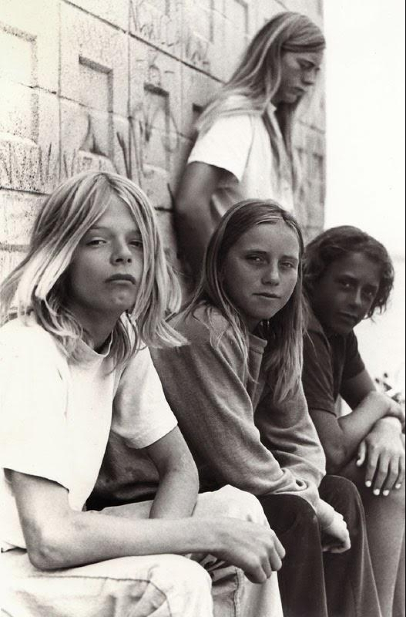 Adolescentes en las playas de California en la década de 1970