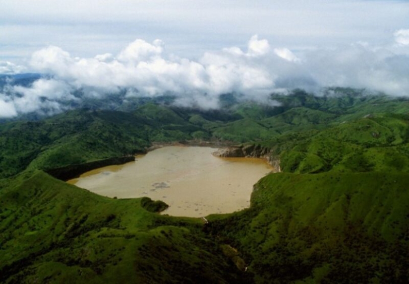 African killer pond: Lake Nyos accounts for 1,800 human casualties