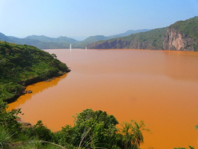 African killer pond: Lake Nyos accounts for 1,800 human casualties