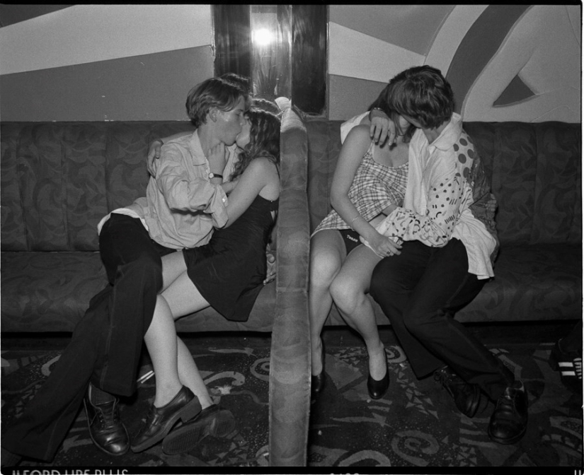 "Agony and ecstasy": a hormonal-charged photos of young lovers from the 90s