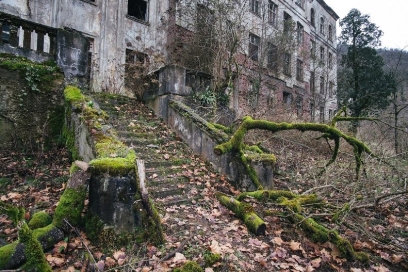 Akarmara is a ghost village with a tragic history