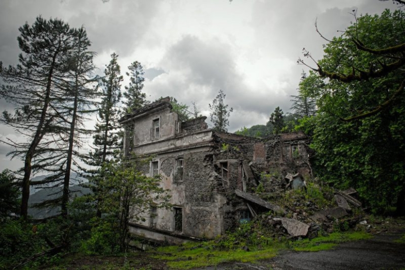 Akarmara is a ghost village with a tragic history