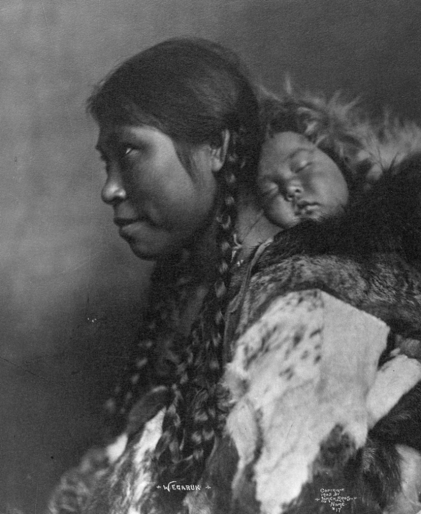 Alaska Eskimos in priceless historical photographs of 1903 - 1930