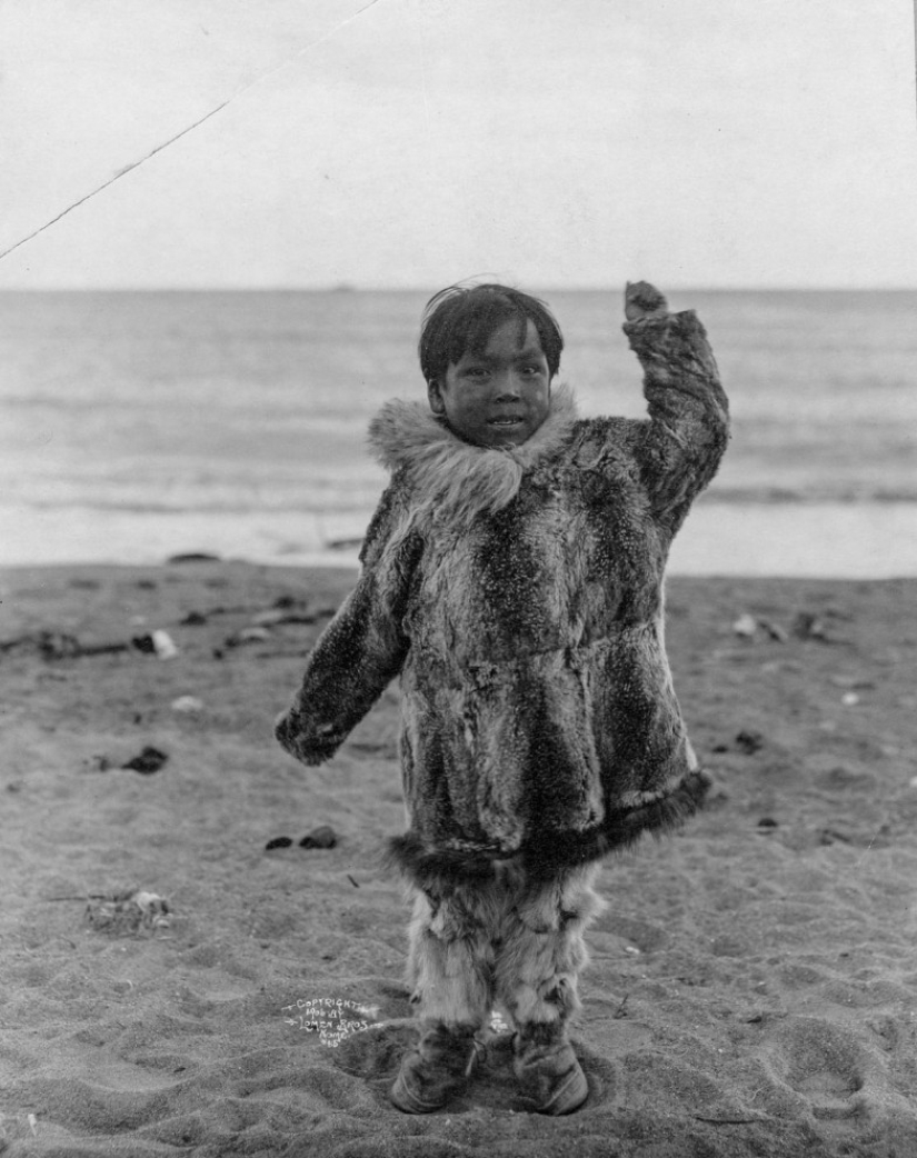 Alaska Eskimos in priceless historical photographs of 1903 - 1930