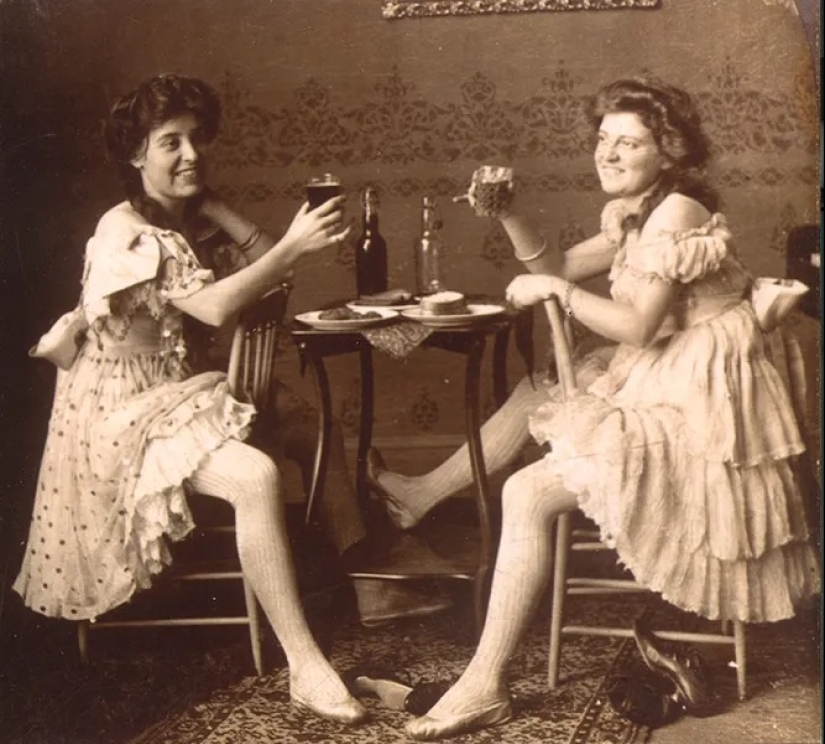 Alcoholism and treatment with mercury: how women lived in the Russian public houses of the XIX century