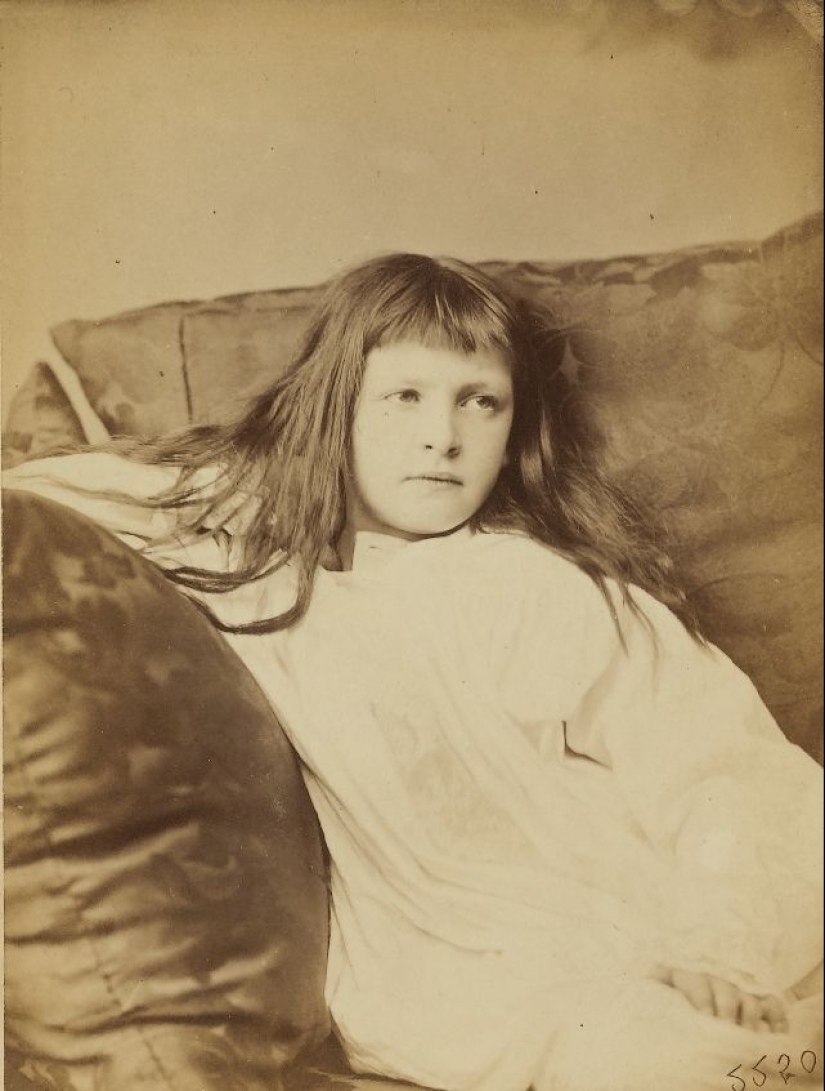 Alicia joven: retratos de niños de Lewis Carroll