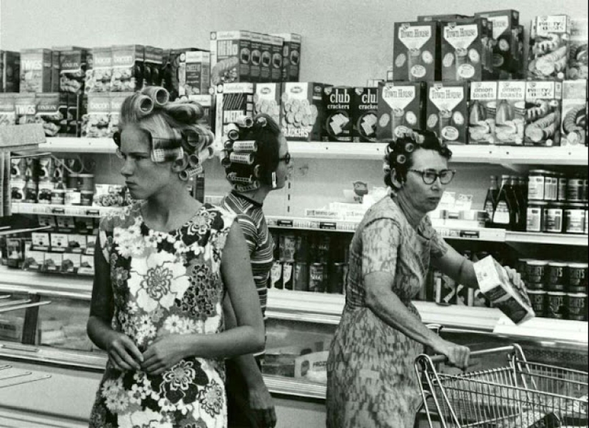 Alien Nostalgia: The Abundance of American Stores in the 60s