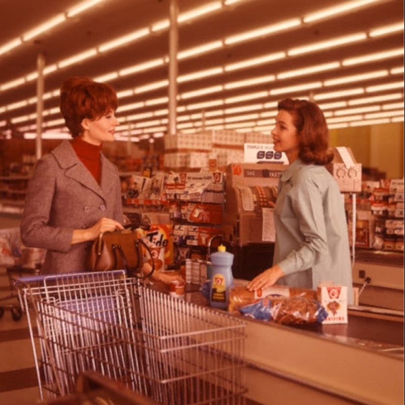 Alien Nostalgia: The Abundance of American Stores in the 60s