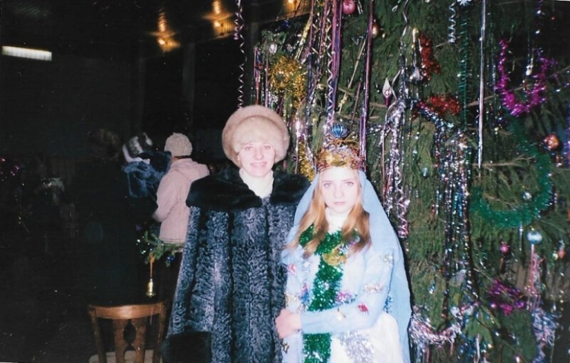 &quot;All the girls are snowflakes, and the boys are clowns&quot;: children&#39;s costumes for New Year&#39;s parties in the 90s