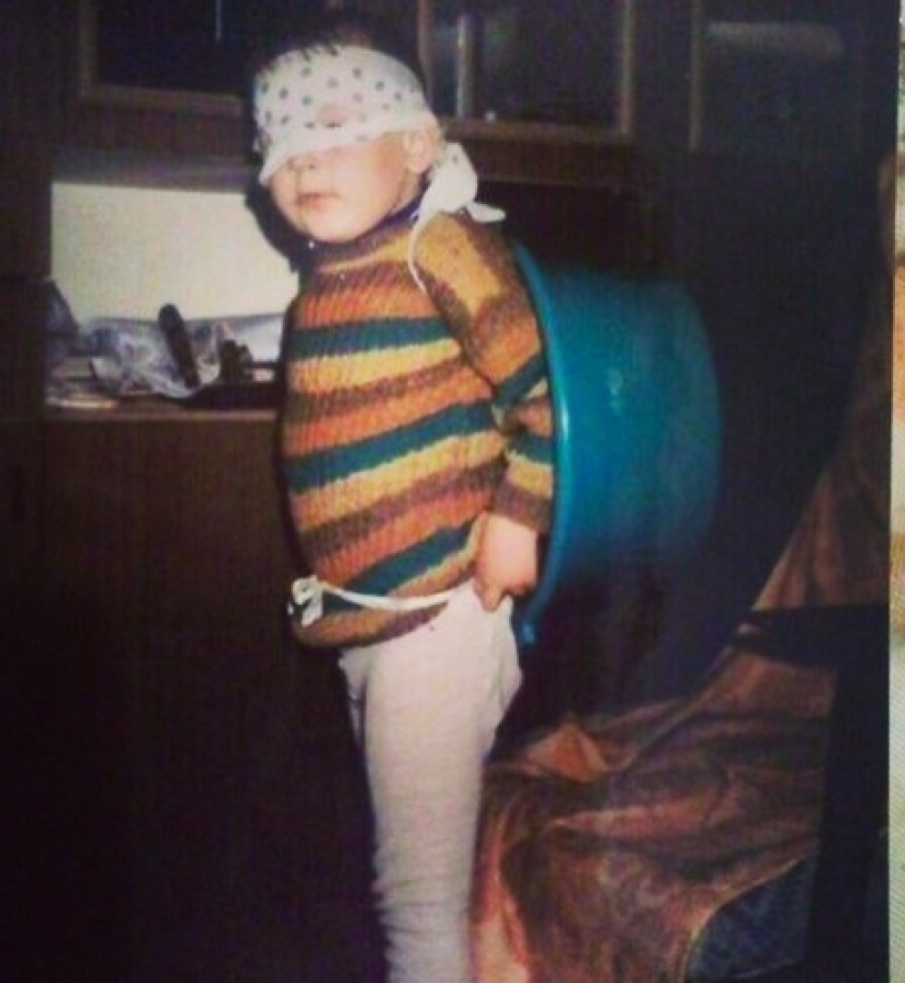 &quot;All the girls are snowflakes, and the boys are clowns&quot;: children&#39;s costumes for New Year&#39;s parties in the 90s