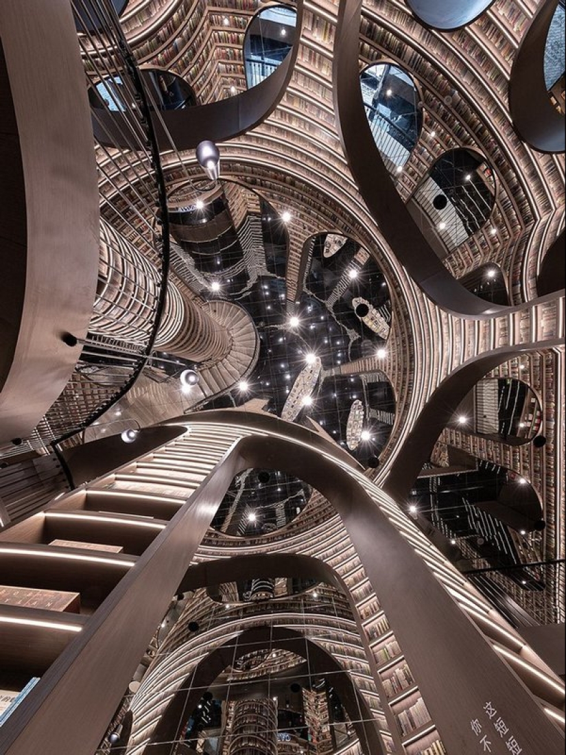 Almost like at Hogwarts: what does an "endless" bookstore look like in China