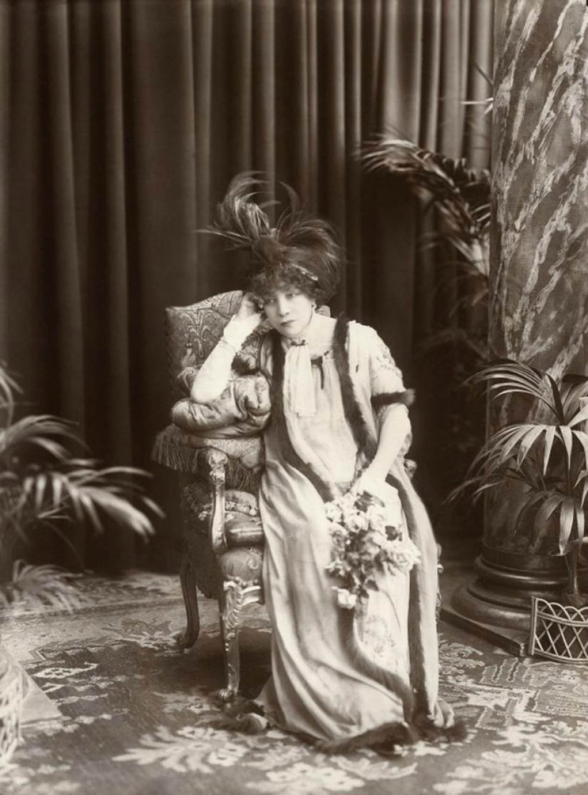 Amazing actress Sarah Bernhardt, who loved both female and male roles