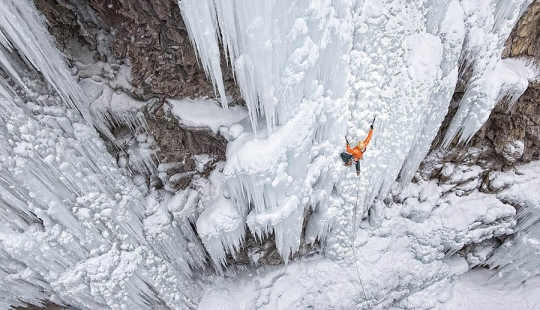 Amazing frozen waterfalls around the world