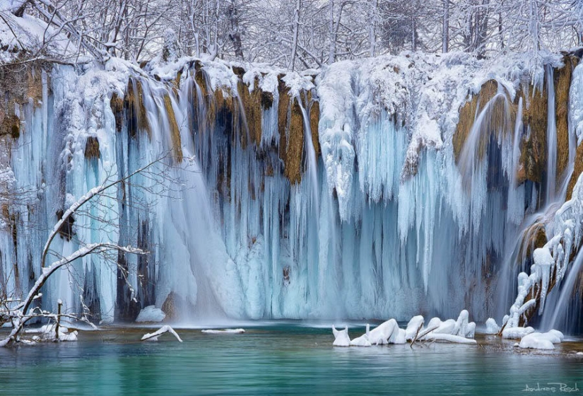 Amazing frozen waterfalls around the world