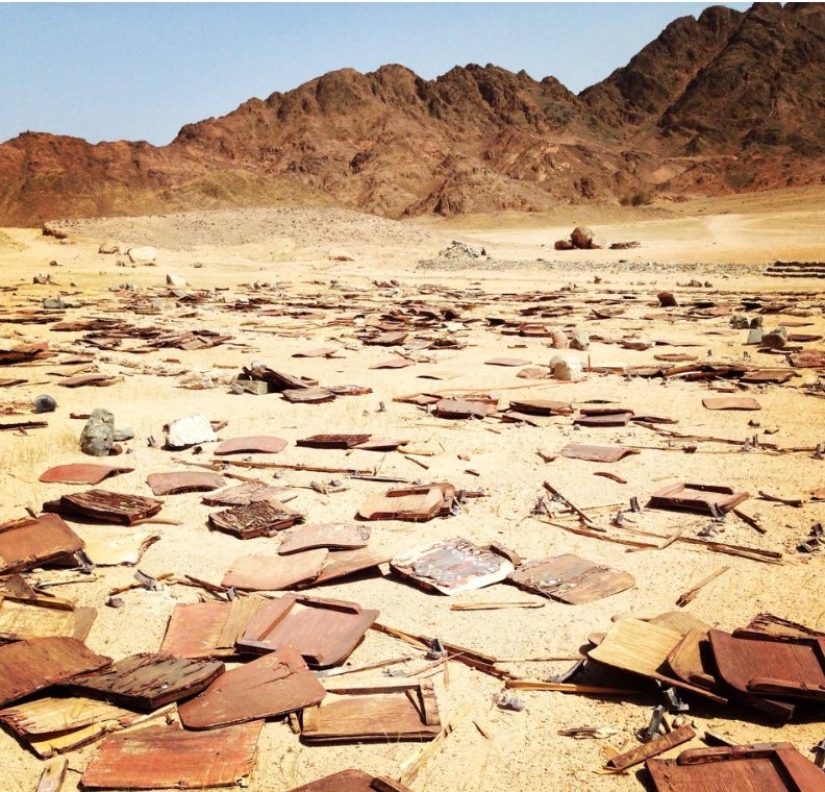 An abandoned cinema in the middle of the Sinai desert