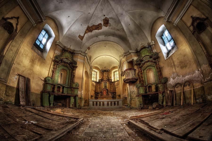 An abandoned world through the lens of Matthias Hacker