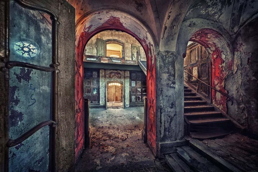 An abandoned world through the lens of Matthias Hacker