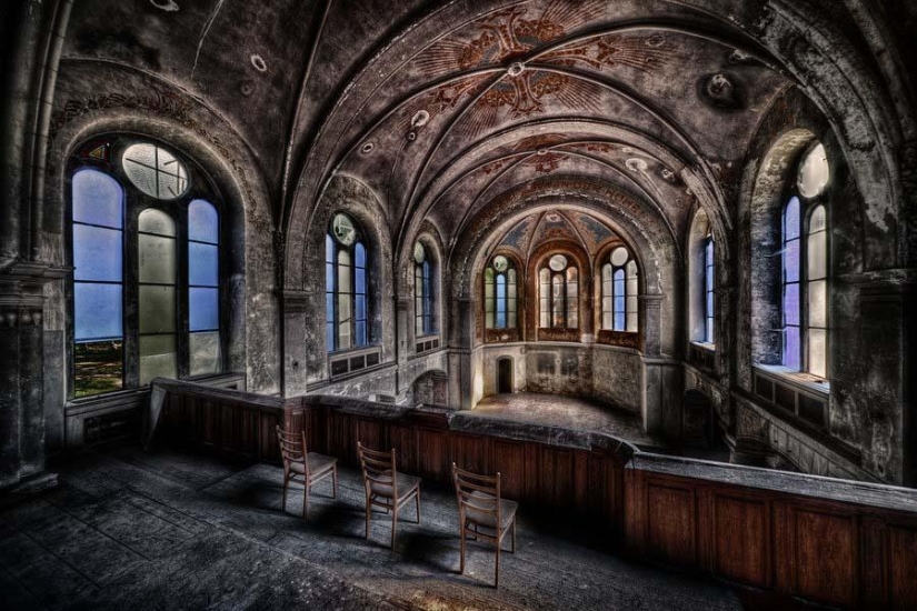 An abandoned world through the lens of Matthias Hacker