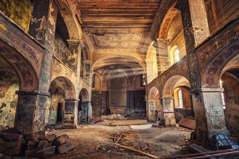 An abandoned world through the lens of Matthias Hacker