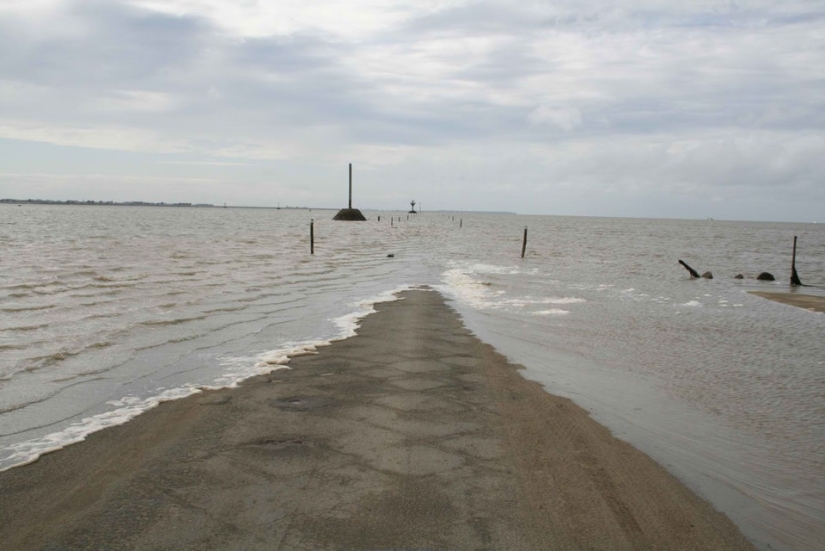 An amazing road that goes under water twice a day