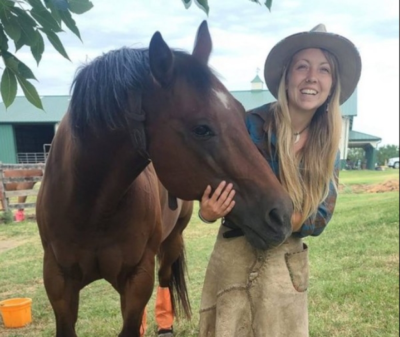 An American woman lives in a tent and eats animals that have been hit by cars.