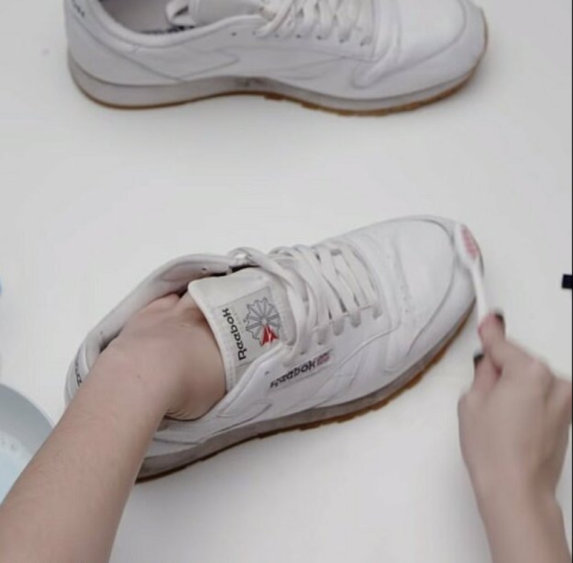An easy way to restore sneakers to their former whiteness in a matter of minutes