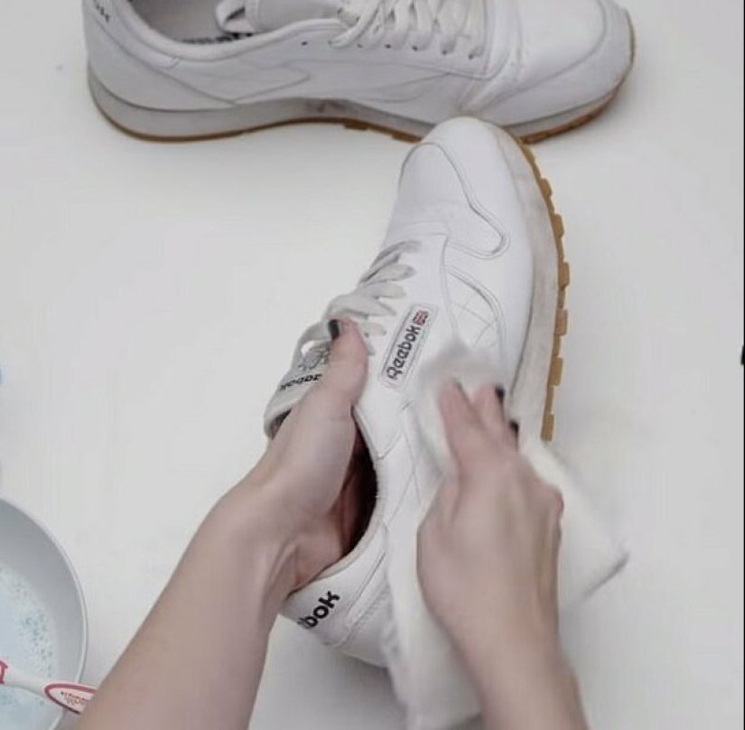 An easy way to restore sneakers to their former whiteness in a matter of minutes