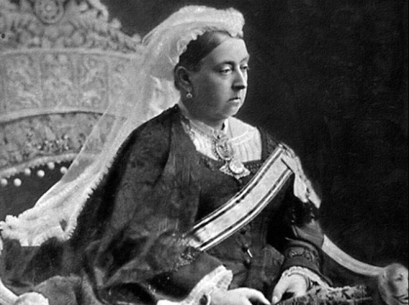 An intimate portrait of Queen Victoria, what an immodest canvas of the mid-19th century looked like