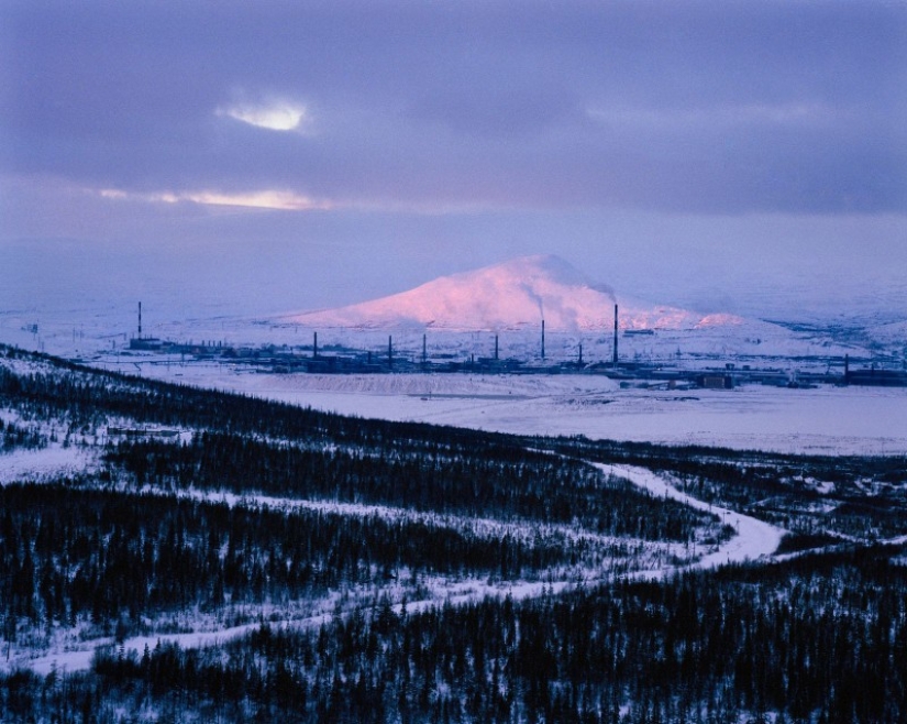 "And then you just can't feel my legs": the polar night through the eyes of a Briton