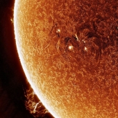 Andrew McCarthy capturó vistas muy detalladas de la mancha solar desde su patio trasero en Arizona