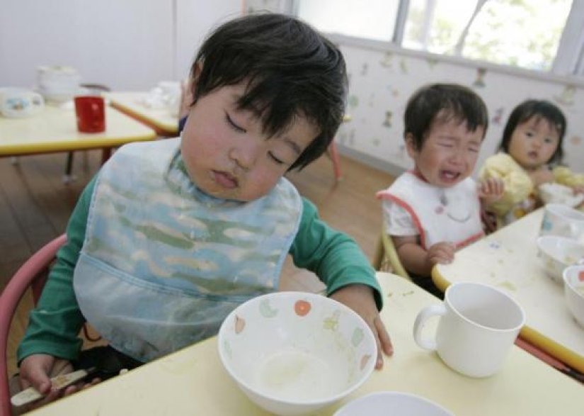 Arroz y pescado como parte de la educación: cómo se enseña a los niños japoneses a comer bien