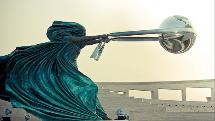 Art is stronger than physics - sculptures that defy the law of gravity