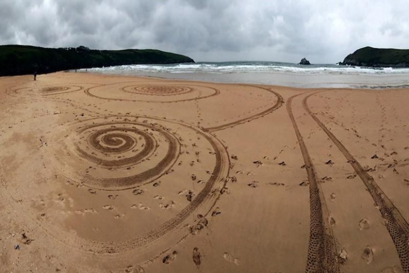 Arte por una hora-Tony Plant y sus pinturas sobre la arena